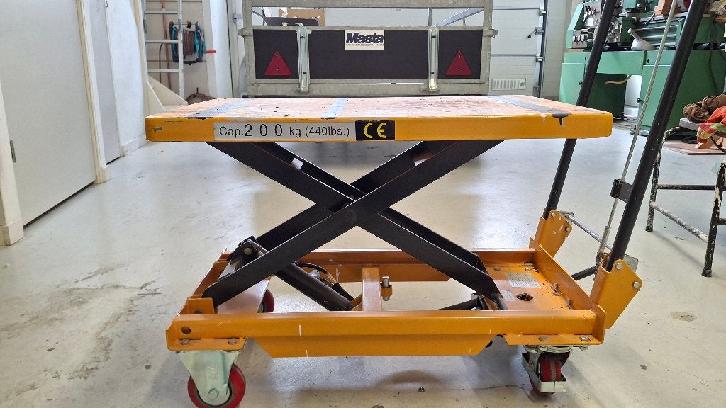 Mobiele heftafel - Draagvermogen 200 kg, Doe-het-zelf en Verbouw, Ophalen, Gebruikt, Handmatig