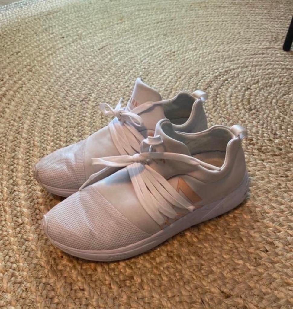 ARKK sneakers, maat 39 amper gedragen, Kleding | Dames, Schoenen, Ophalen of Verzenden, Zo goed als nieuw, Grijs, Sneakers of Gympen