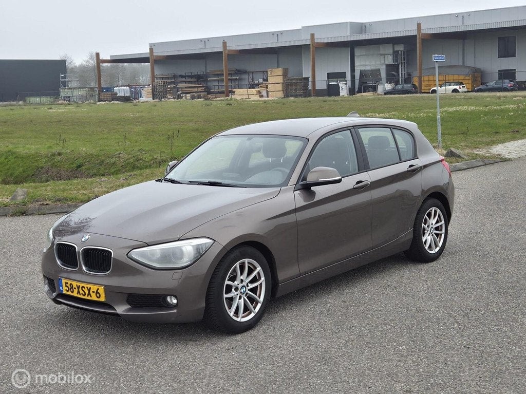 BMW 1-serie 116d EDE Business Airco / Cruise / Lichte schade, Auto's, BMW, 1-Serie, Euro 5, Achterwielaandrijving, Gebruikt