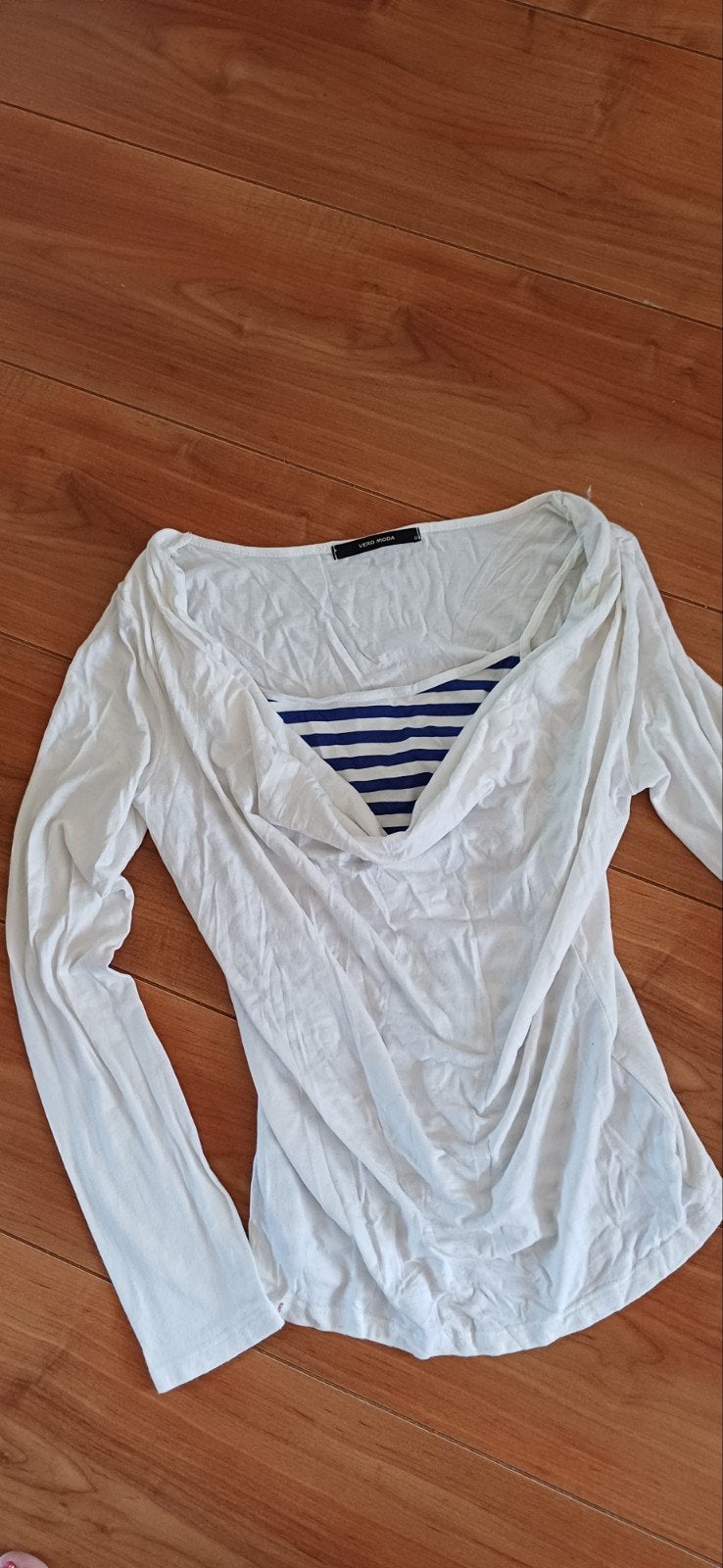 Witte longsleeve met waterval hals en een vastzittende blauw, Maat 38/40 (M), Vero Moda, Wit, Ophalen of Verzenden