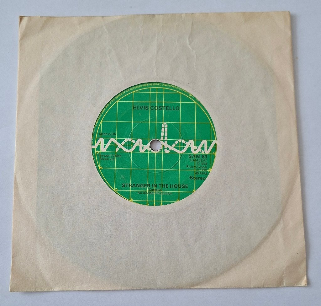 Elvis Costello - Strangers in the house, Gebruikt, Ophalen of Verzenden, Pop, Overige typen
