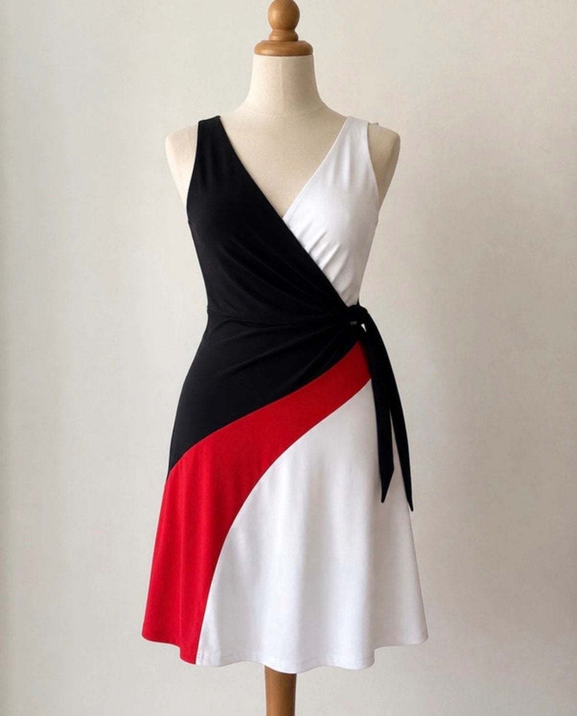 Joseph Ribkoff jurk - Zwart, Wit, Rood, Kleding | Dames, Rokken, Zo goed als nieuw, Maat 38/40 (M), Zwart, Boven de knie, Ophalen of Verzenden