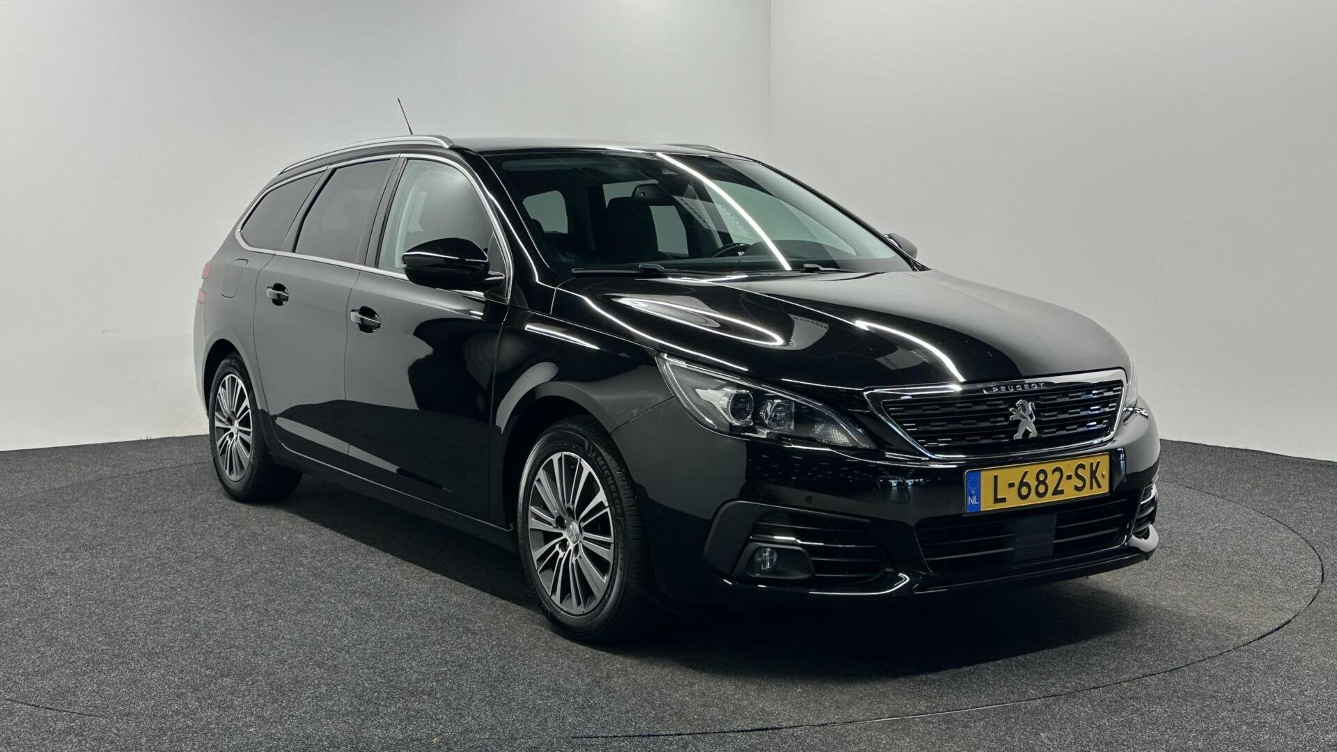 Peugeot 308 SW 1.2 PureTech Allure CARPLAY NAVI CRUISE ECC D, Auto's, Peugeot, 1199 cc, Met garantie (alle), Leder en Stof, Zwart