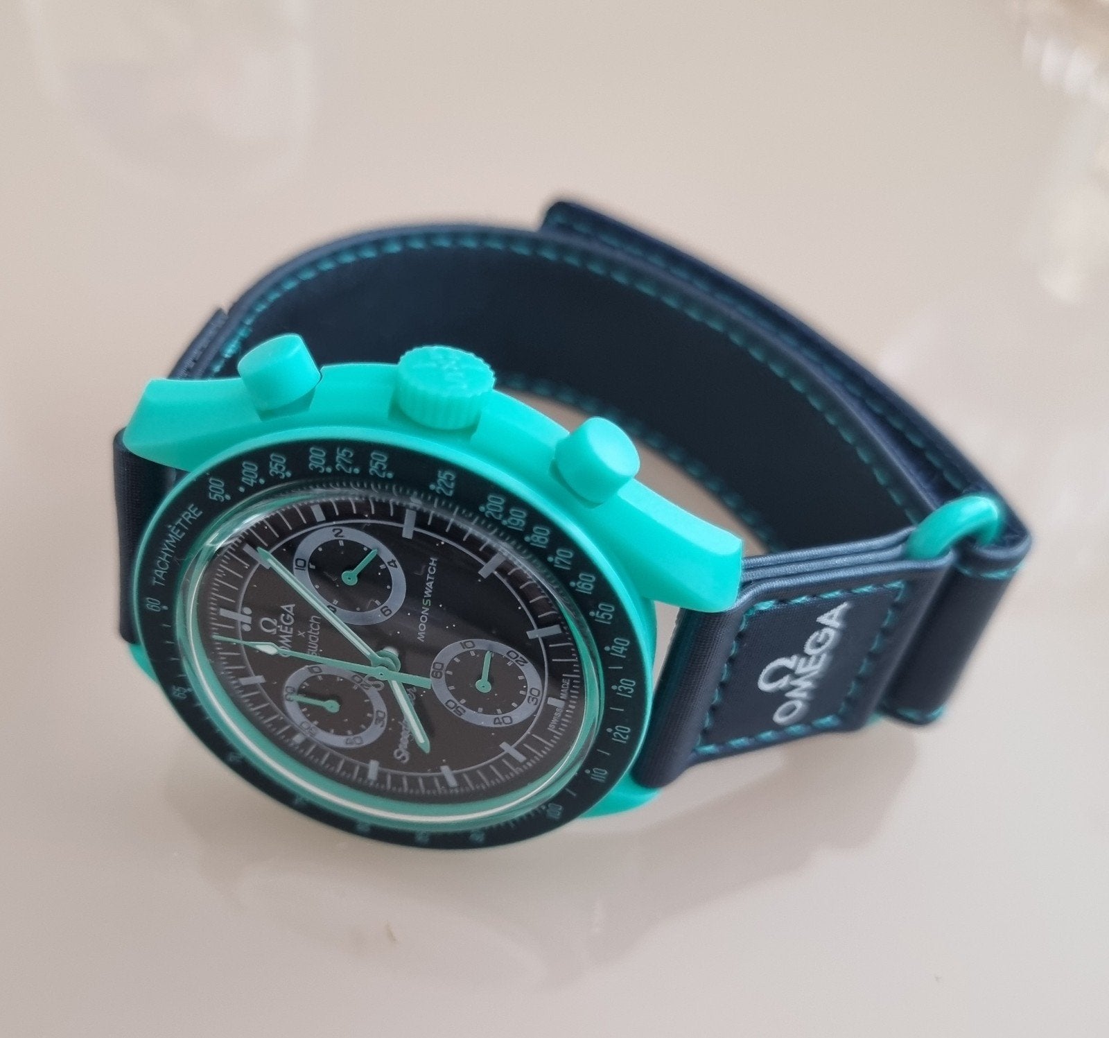 Swatch x Omega Moonswatch Mission on Earth Polar Lights, Kunststof, Nieuw, Kunststof, Ophalen of Verzenden