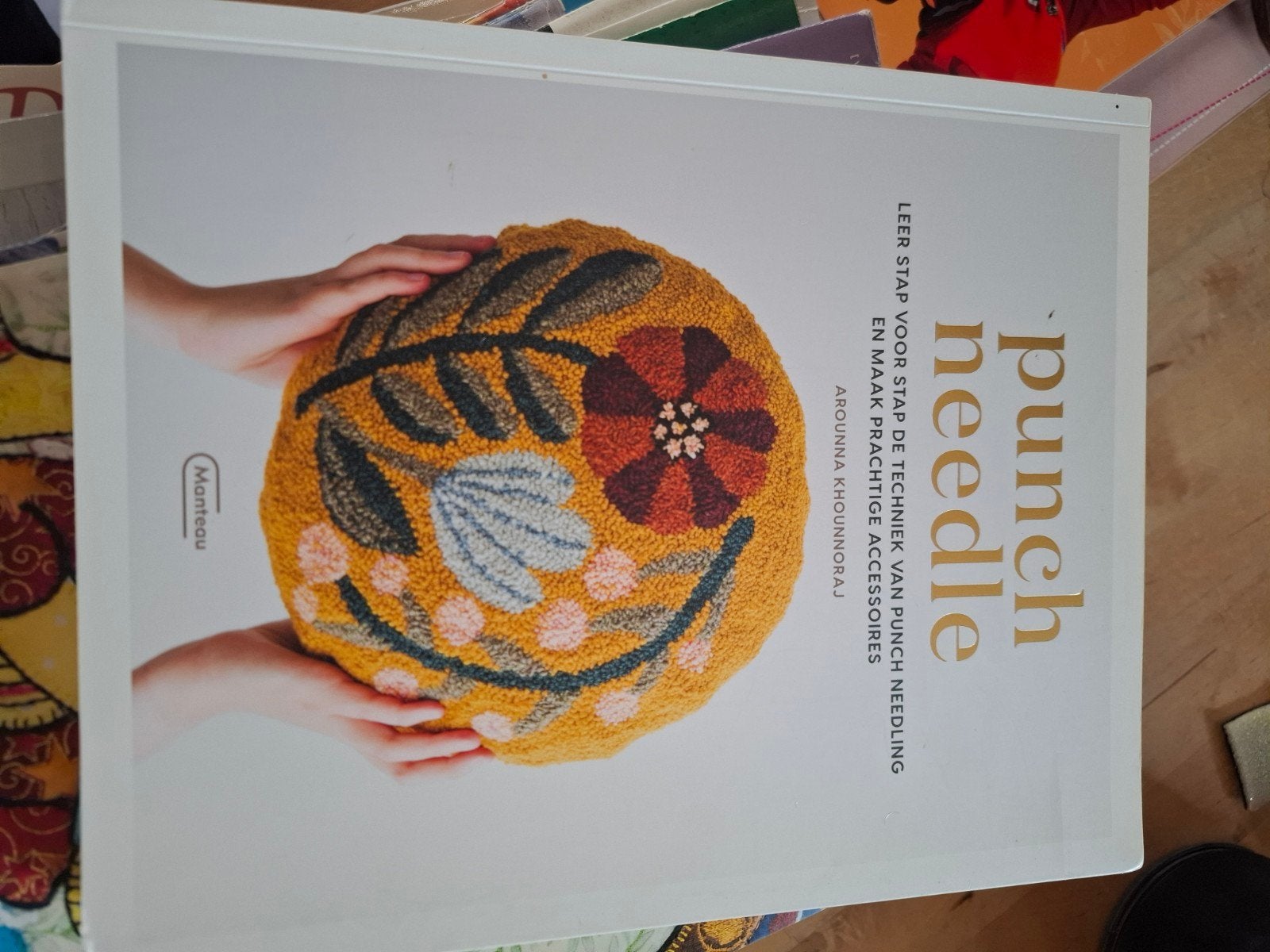 Boeken over Punch Needle: Instructies en Patronen, Boeken, Ophalen of Verzenden, Gelezen, Borduren en Naaien, Arounna Khounnoraj