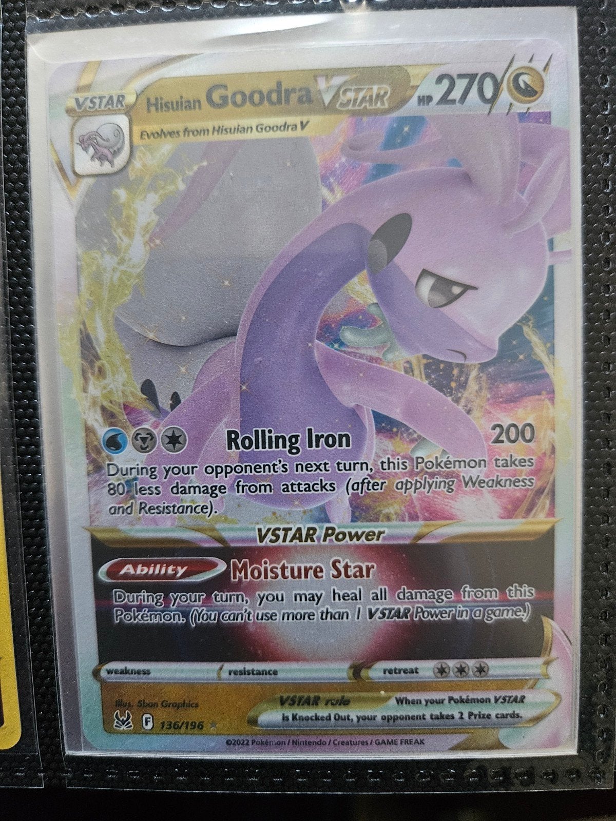 Pokemon Hisuian Goodra Vstar 136/196 Lost Origin, Ophalen of Verzenden, Zo goed als nieuw, Losse kaart, Foil