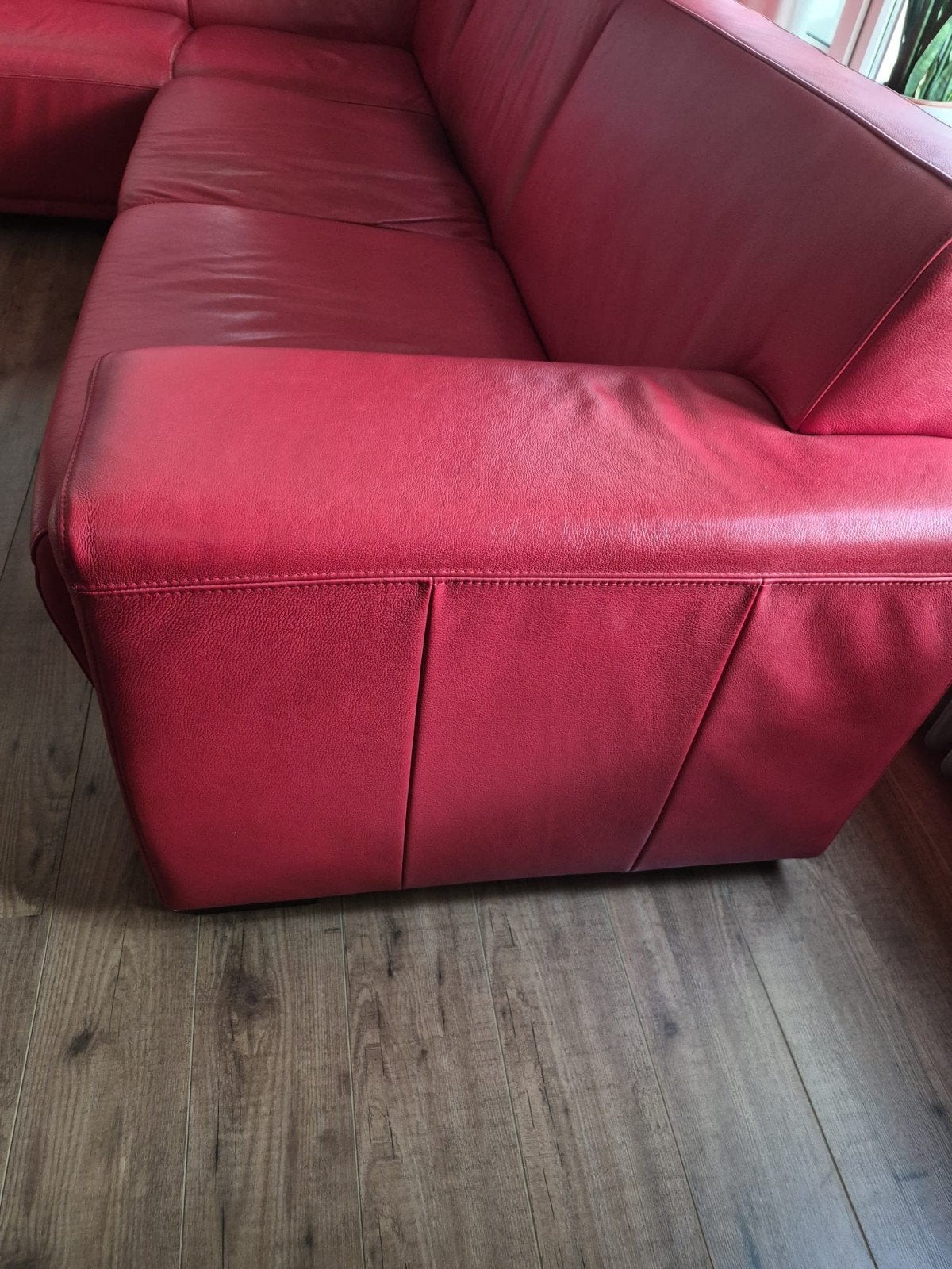 Ruime rode leren hoekbank - Comfortabel en stijlvol, Ophalen, Gebruikt, 100 tot 125 cm, Hoekbank