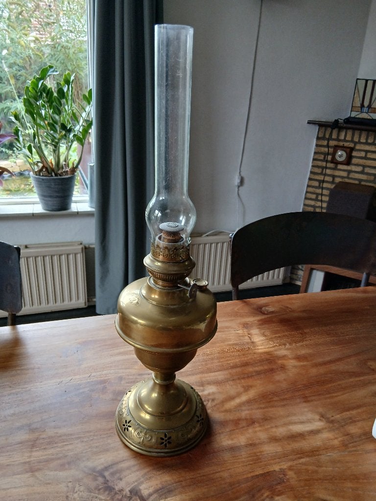 Petroleum lamp, Antiek en Kunst, Antiek | Lampen, Ophalen of Verzenden