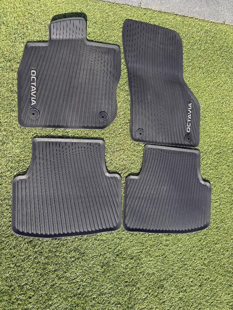 Rubberen mattenset - grijs Skoda Octavia IV e-tec, hatchback, Ophalen, Nieuw