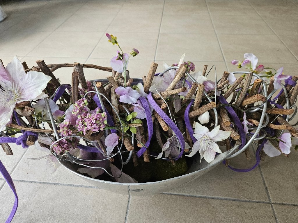 Prachtig kunstbloemstuk in metalen schaal, Ophalen, Textiel, Zo goed als nieuw, Inclusief kunstbloemen