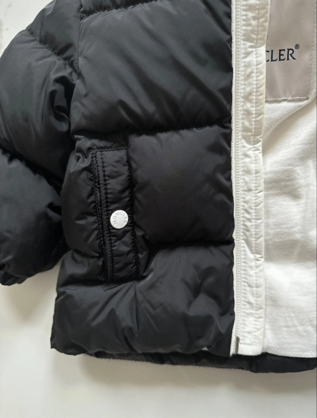 Moncler donsjas voor baby's - Zwart/Wit, Ophalen of Verzenden, Zo goed als nieuw, Jongen of Meisje