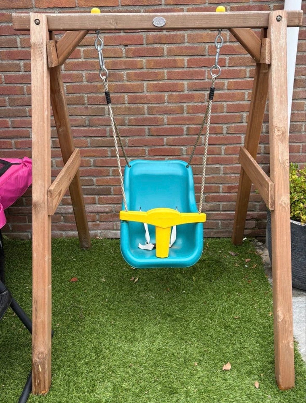 Houten schommel met babyzitje - AXI, Ophalen, Gebruikt, Schommel