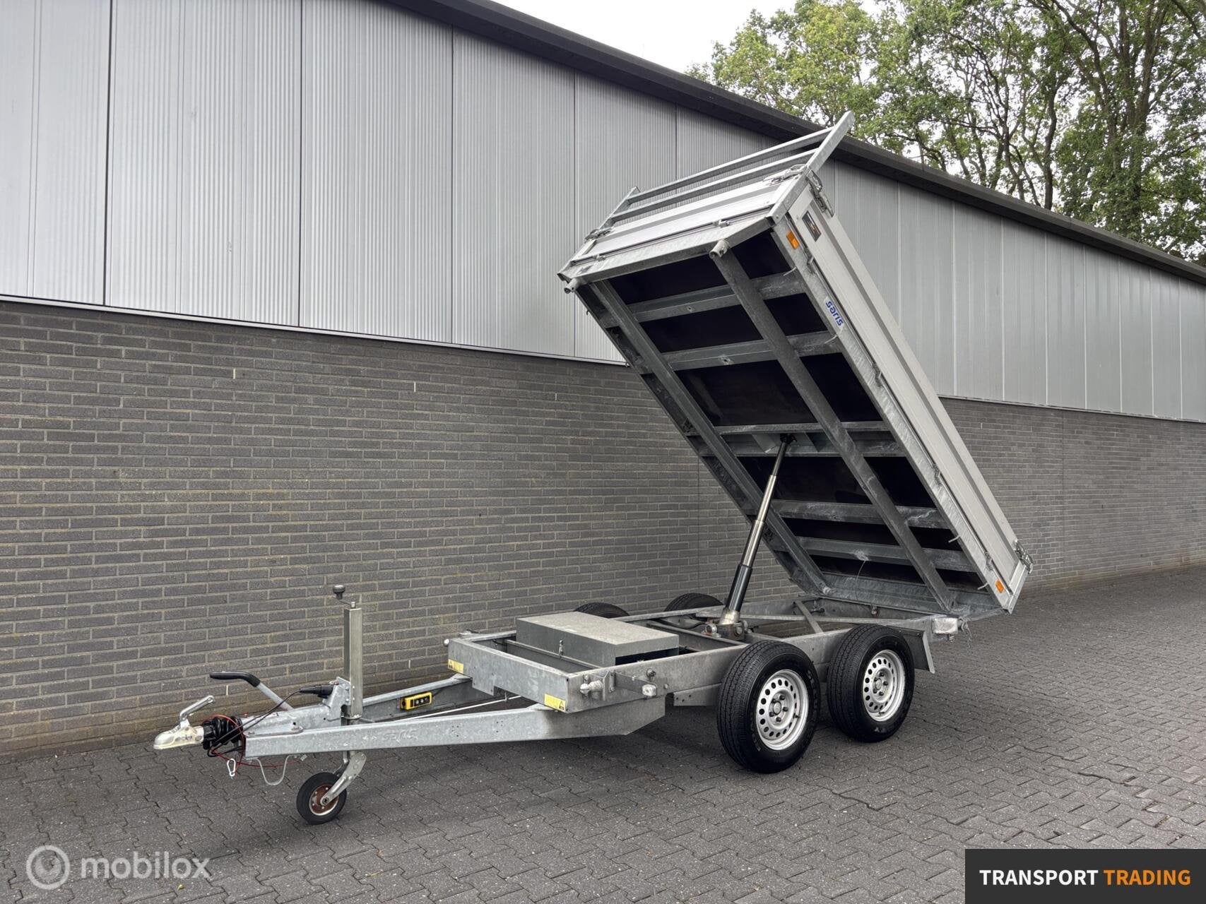 Saris 2700 KG 3-zijdige elektrische kipper!, Auto diversen, Aanhangers en Bagagewagens, Transport Trading, Gebruikt, Info@transporttrading.nl
