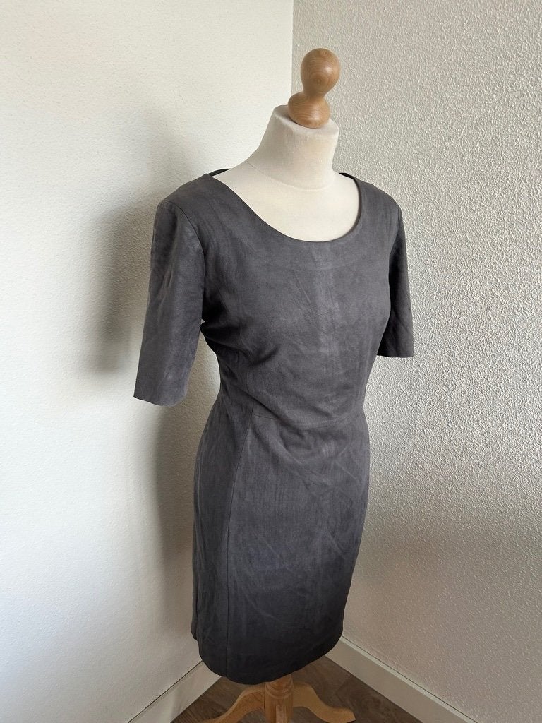 Kyra & Ko maat 44 zilvergrijze suede jurk 2575, Kleding | Dames, Jurken, Kyra & Ko, Maat 42/44 (L), Ophalen of Verzenden, Zo goed als nieuw