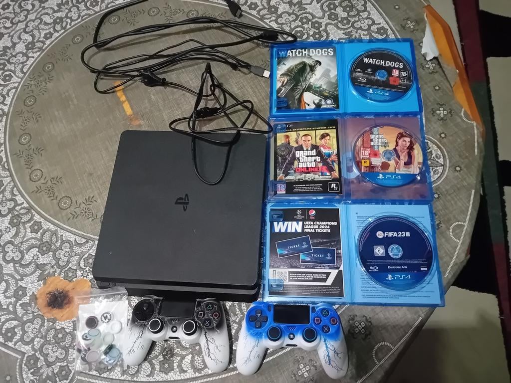 PS4 Slim met 2 controllers en 3 spellen, Spelcomputers en Games, Spelcomputers | Sony PlayStation 4, Slim, 500 GB, Met 2 controllers