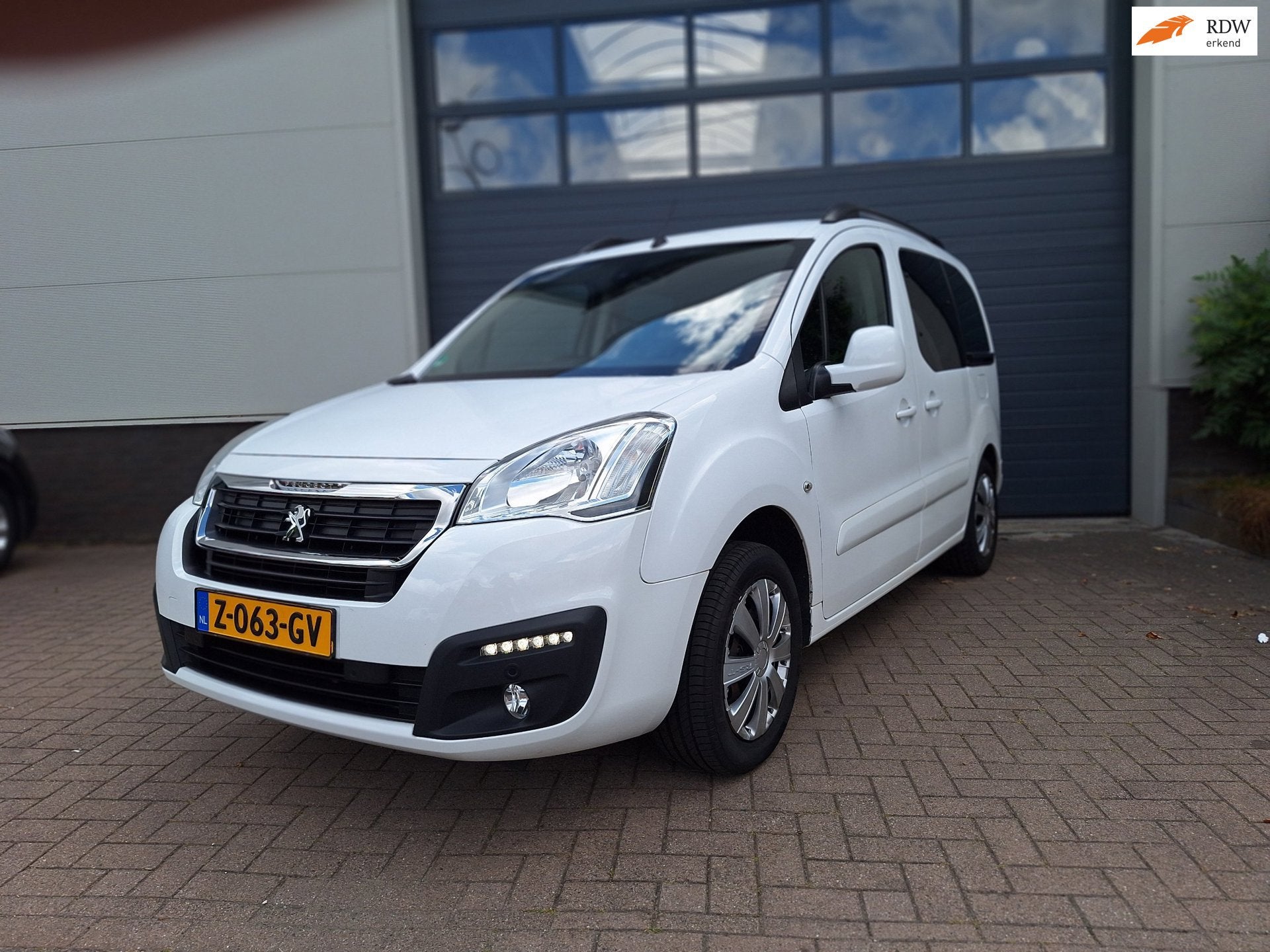 Peugeot Partner Tepee | 1.2 PureTech Active | Navi | Apple c, Auto's, Peugeot, Voorwielaandrijving, Stof, Gebruikt, 1199 cc
