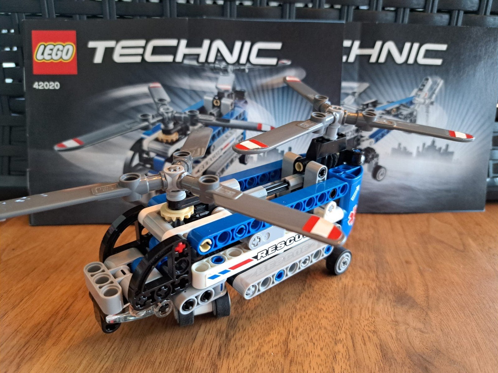 Lego Technic Helikopter 42020 met handleiding, Ophalen of Verzenden, Zo goed als nieuw, Overige merken