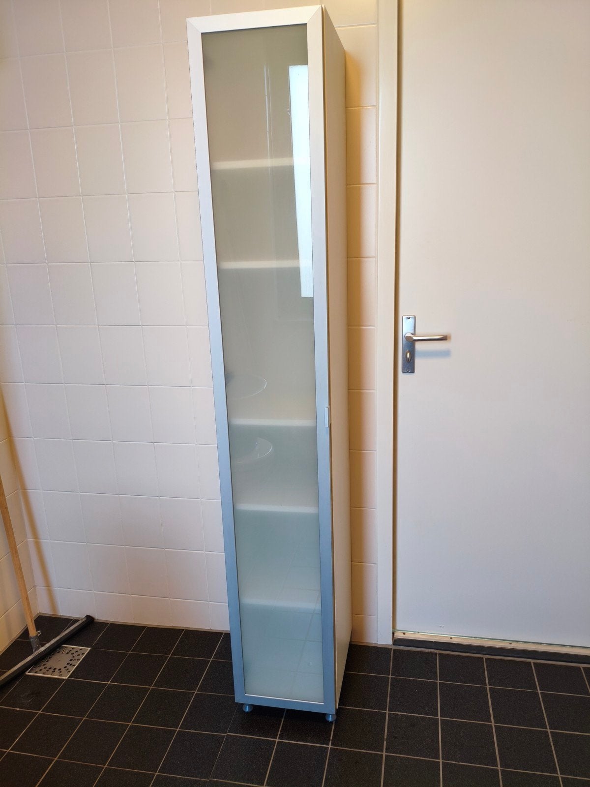 Ikea badkamerkast met glazen deur, Ophalen, (Half)hoge kast, Minder dan 50 cm, Gebruikt