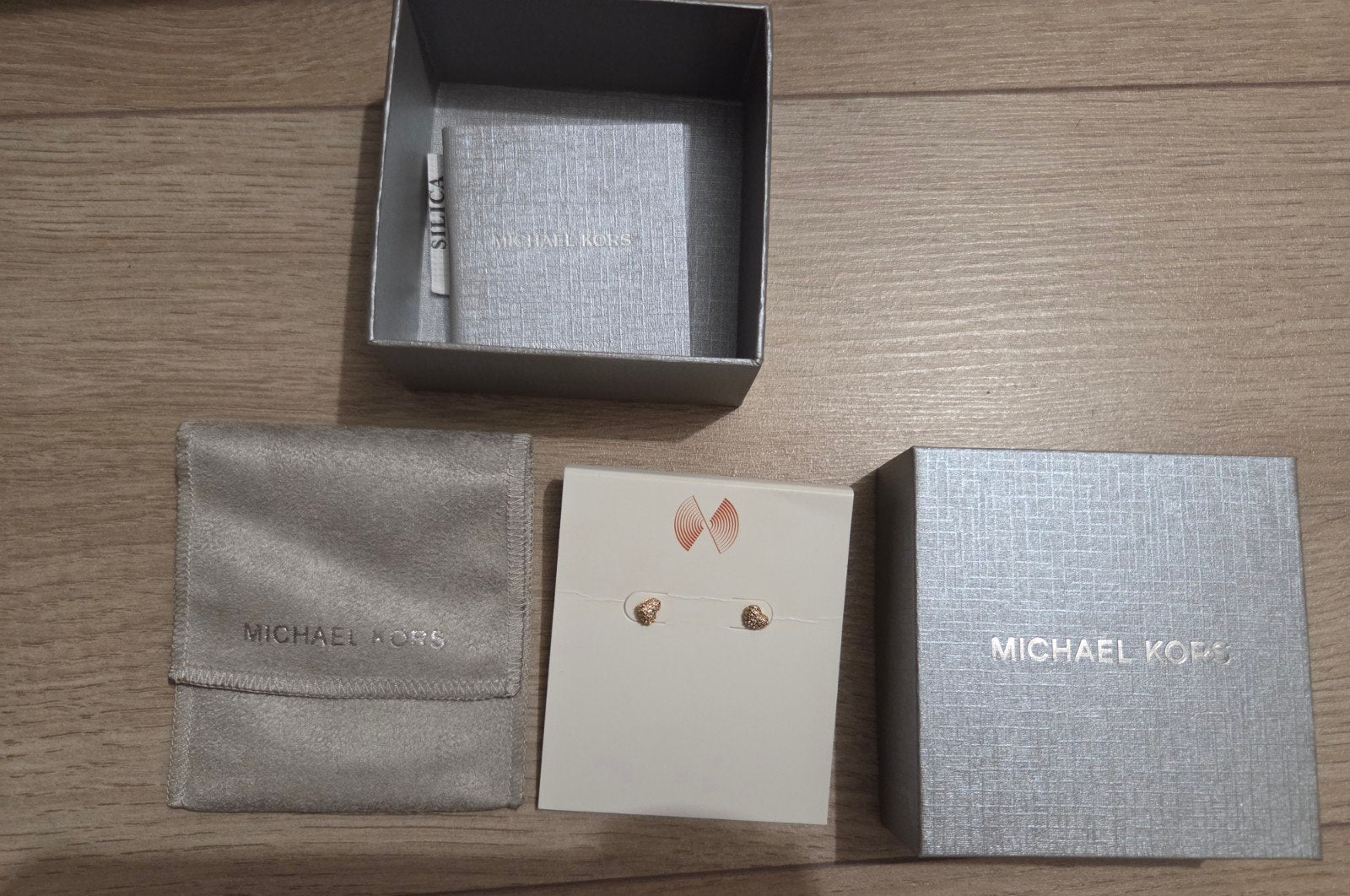 Nieuwe Michael Kors oorbellen - Knopjes, Overige materialen, Nieuw, Ophalen of Verzenden, Knopjes of Stekers