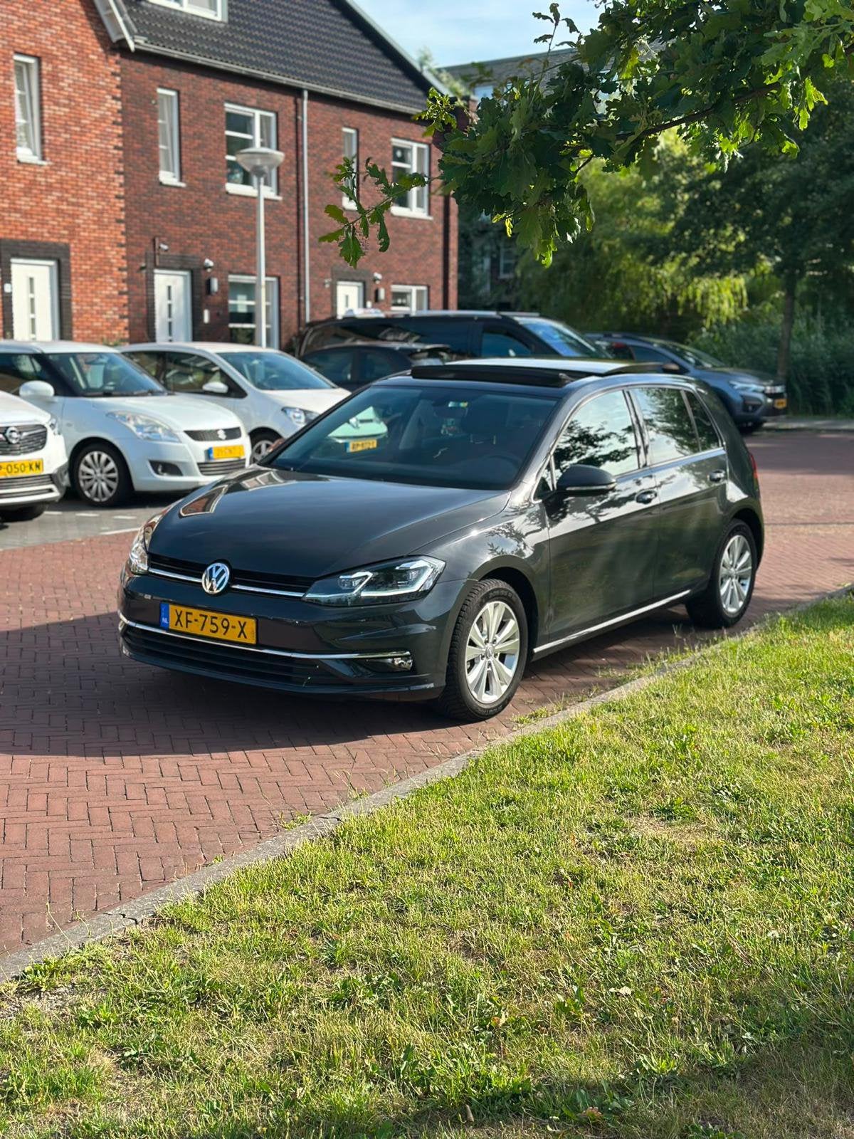 Volkswagen Golf 1.0 TSI 116pk 5D 2019 Grijs | Panoramadak, Voorwielaandrijving, 1145 kg, 620 kg, Origineel Nederlands