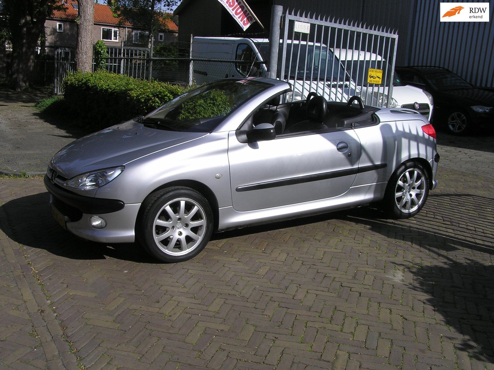 Peugeot 206 CC 2.0-16V 204 d km airco APK, 136 pk, Gebruikt, Zwart, 4 cilinders