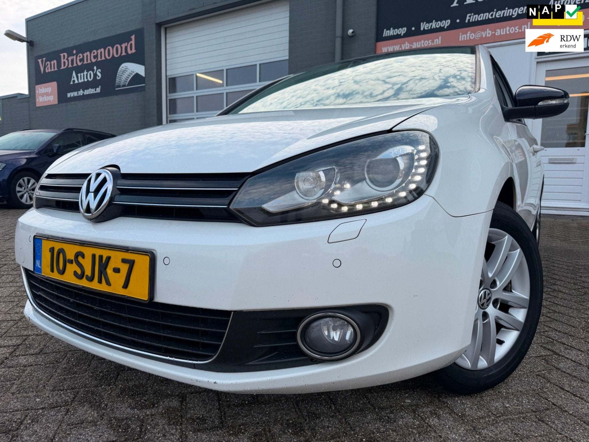 Volkswagen Golf 1.2 TSI Highline BlueMotion 5 drs in automaa, Euro 5, Stof, Gebruikt, Zwart