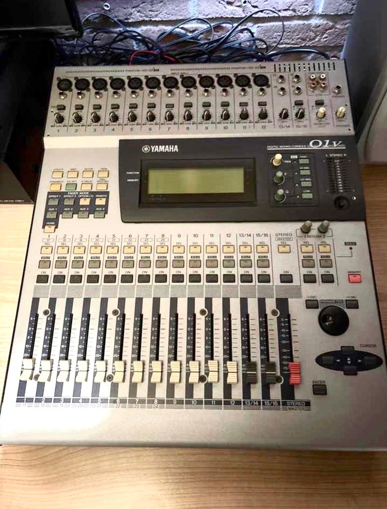 Yamaha O1V Digitale Mengtafel met defect, Ophalen, Gebruikt, 10 tot 20 kanalen, Microfooningang