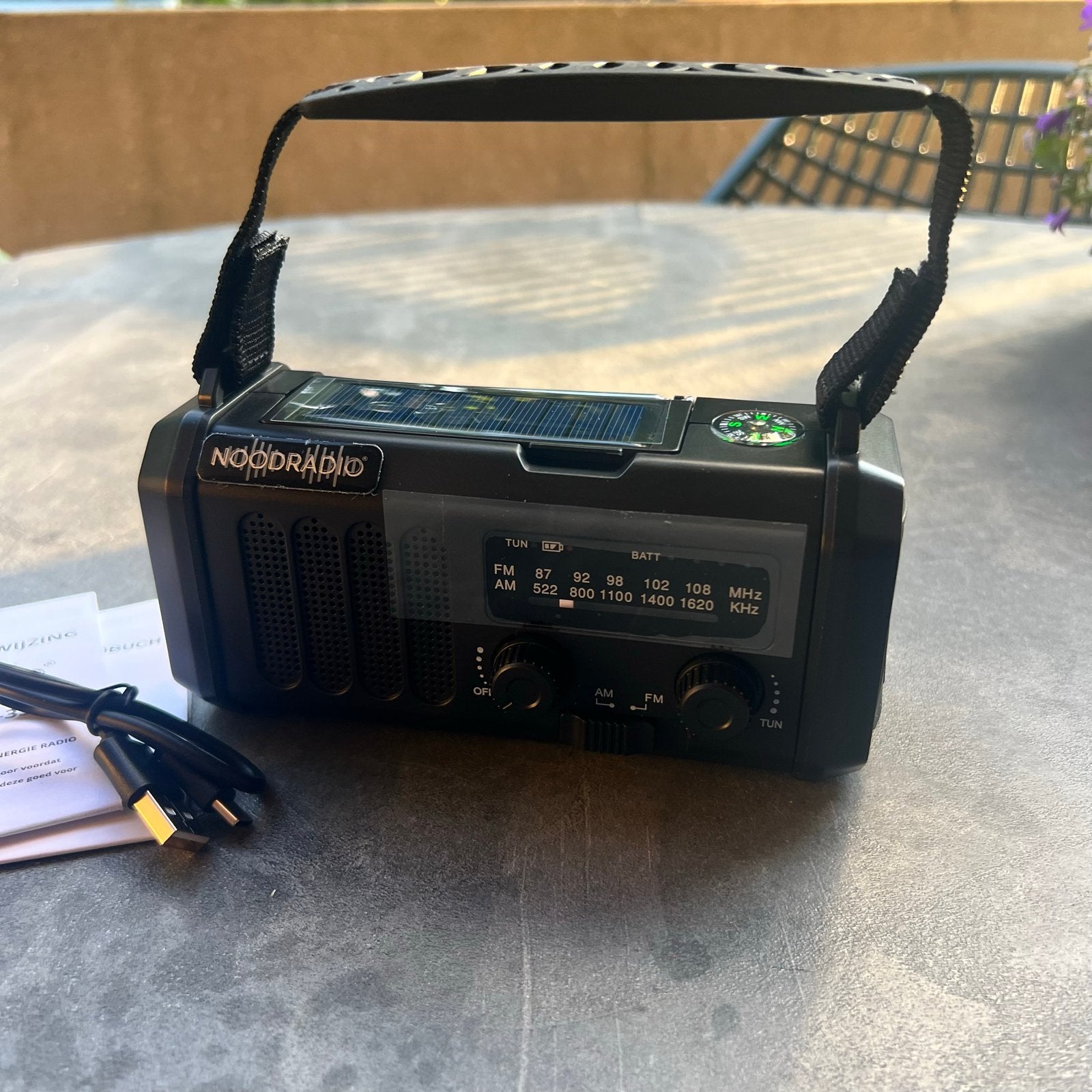 Noodradio met zaklamp, powerbank en zonnepaneel, Ophalen of Verzenden, Nieuw, Radio