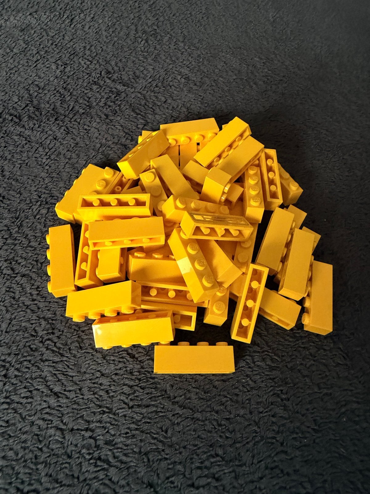 51 Gele Lego 1x4 studs - Losse Stenen, Ophalen of Verzenden, Gebruikt, Losse stenen, Lego