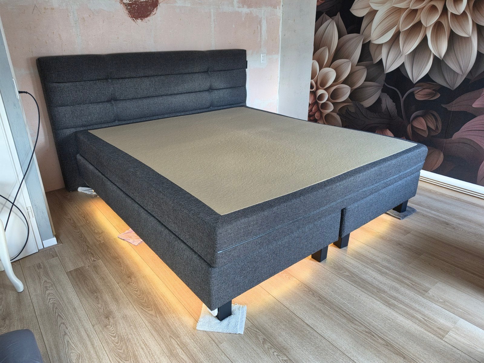 Zo goed als nieuw tweepersoons boxspring met hoofdbord, Ophalen, Tweepersoons, Zo goed als nieuw, 180 cm