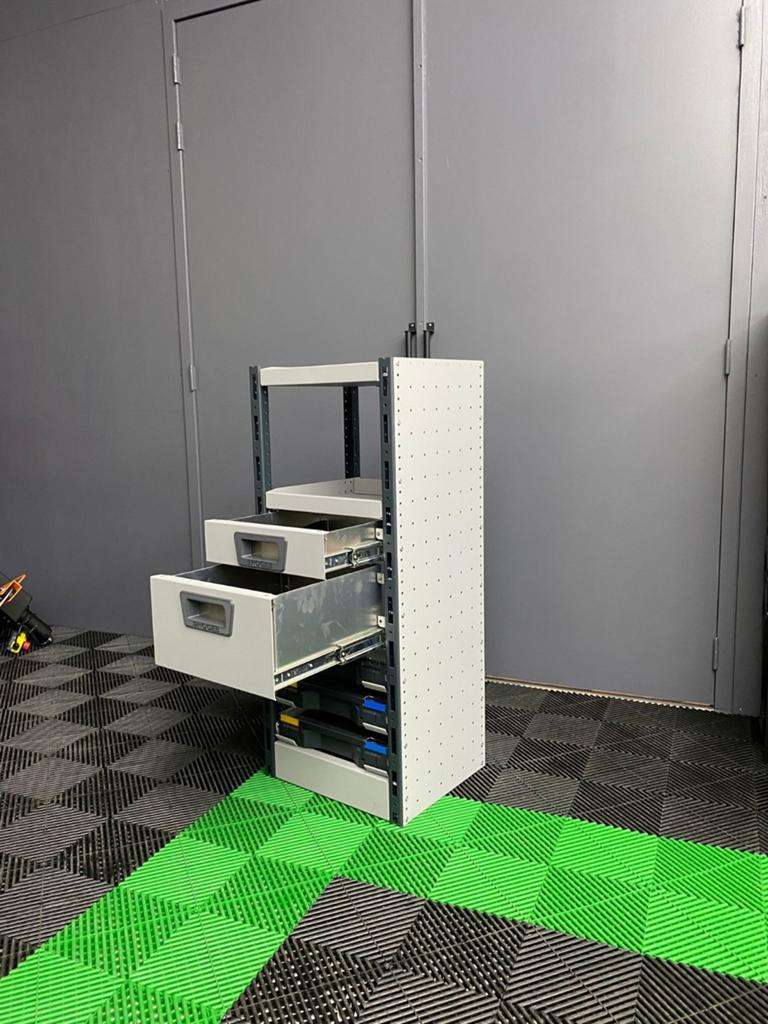 Bedrijfswageninrichting showroom model | MOET WEG, Ophalen