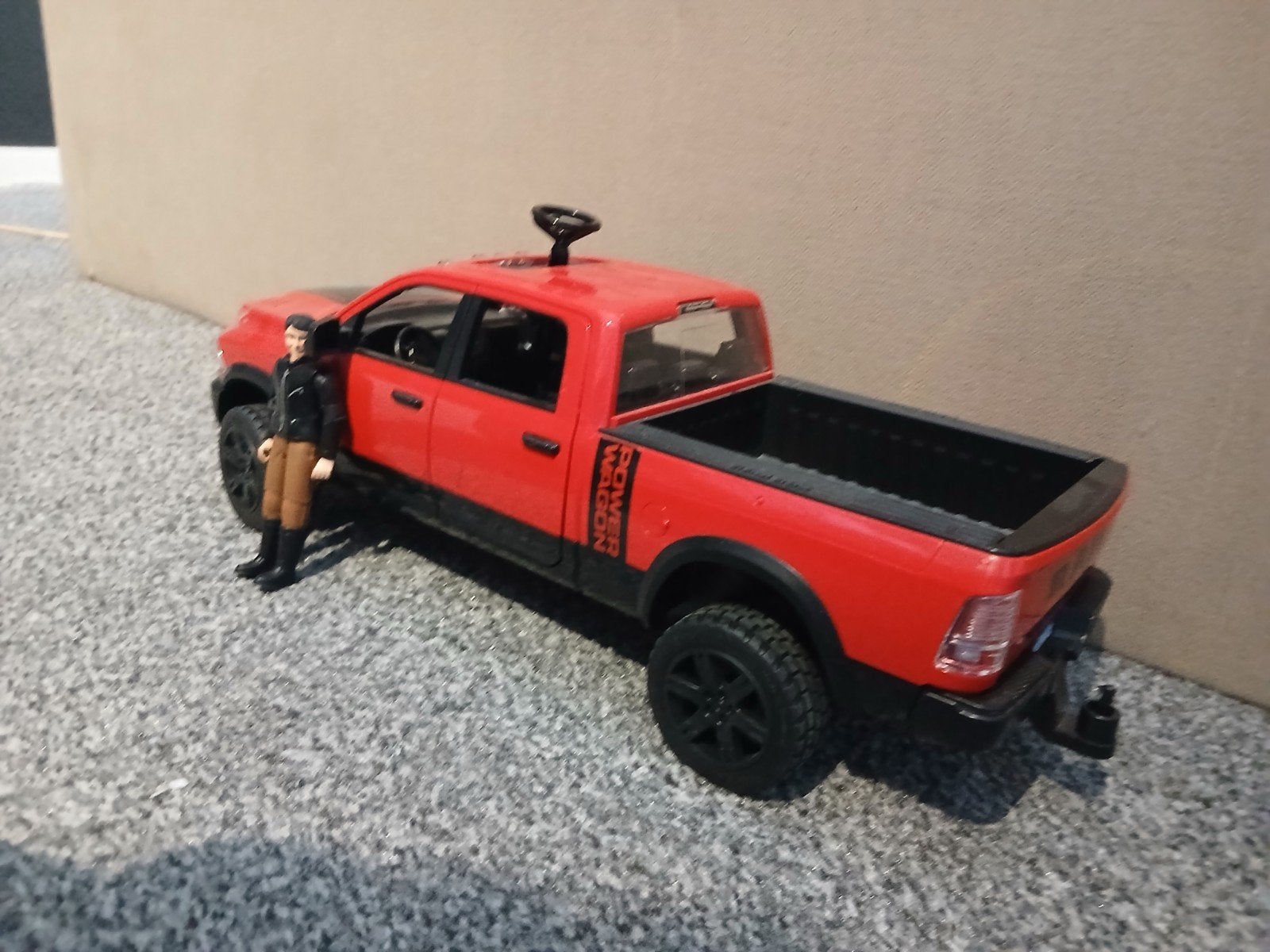 Dodge Ram Power Wagon modelauto met figuur, Gebruikt, Groter dan 1:32, Truck, Ophalen