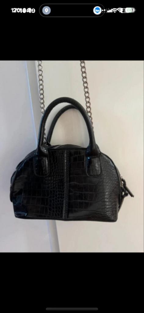 Zwarte handtas met kettinghengsels stradivarius, Ophalen of Verzenden, Gebruikt, Zwart, Handtas