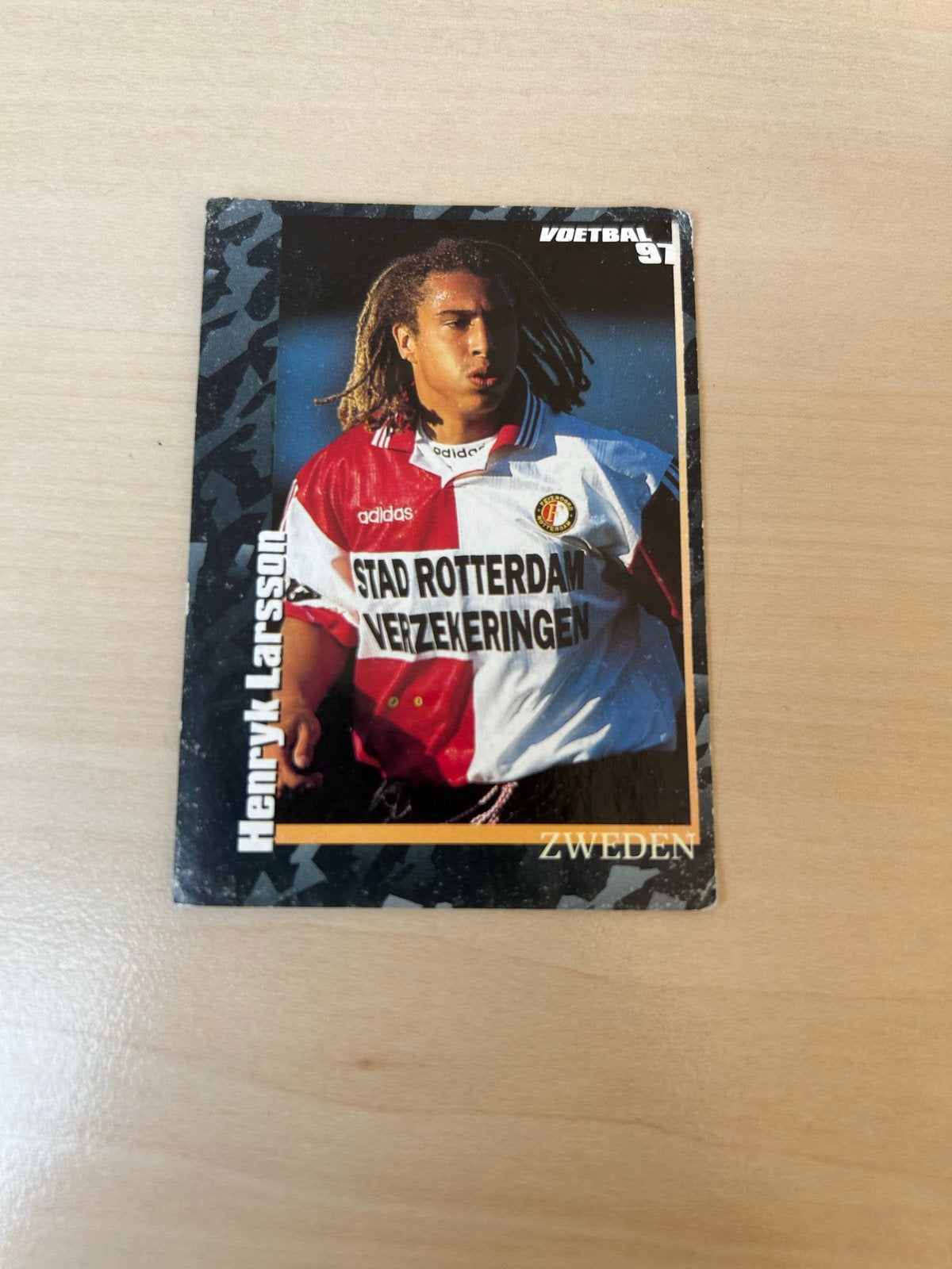 Voetbal 97 Panini Plaatje Henrik Larsson Zweden, Ophalen of Verzenden, Zo goed als nieuw, Sticker