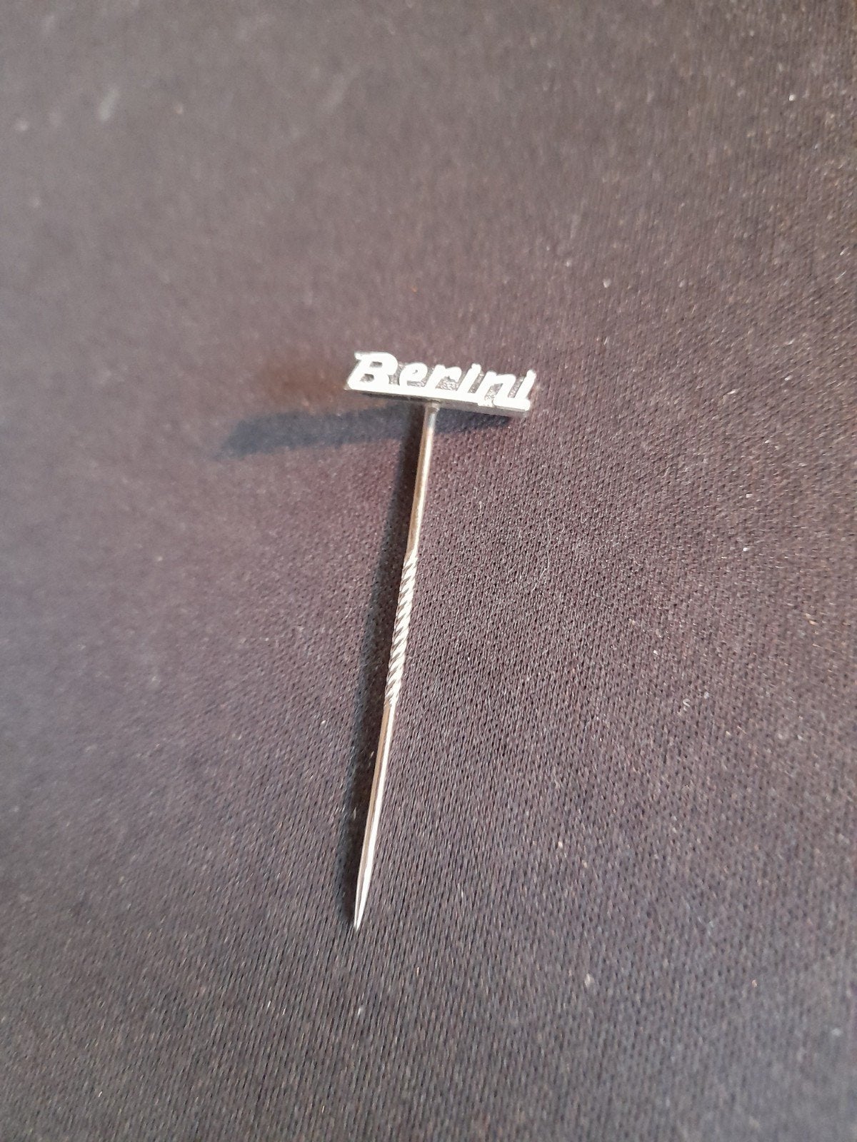 Berini, Ophalen of Verzenden, Zo goed als nieuw, Merk, Speldje of Pin