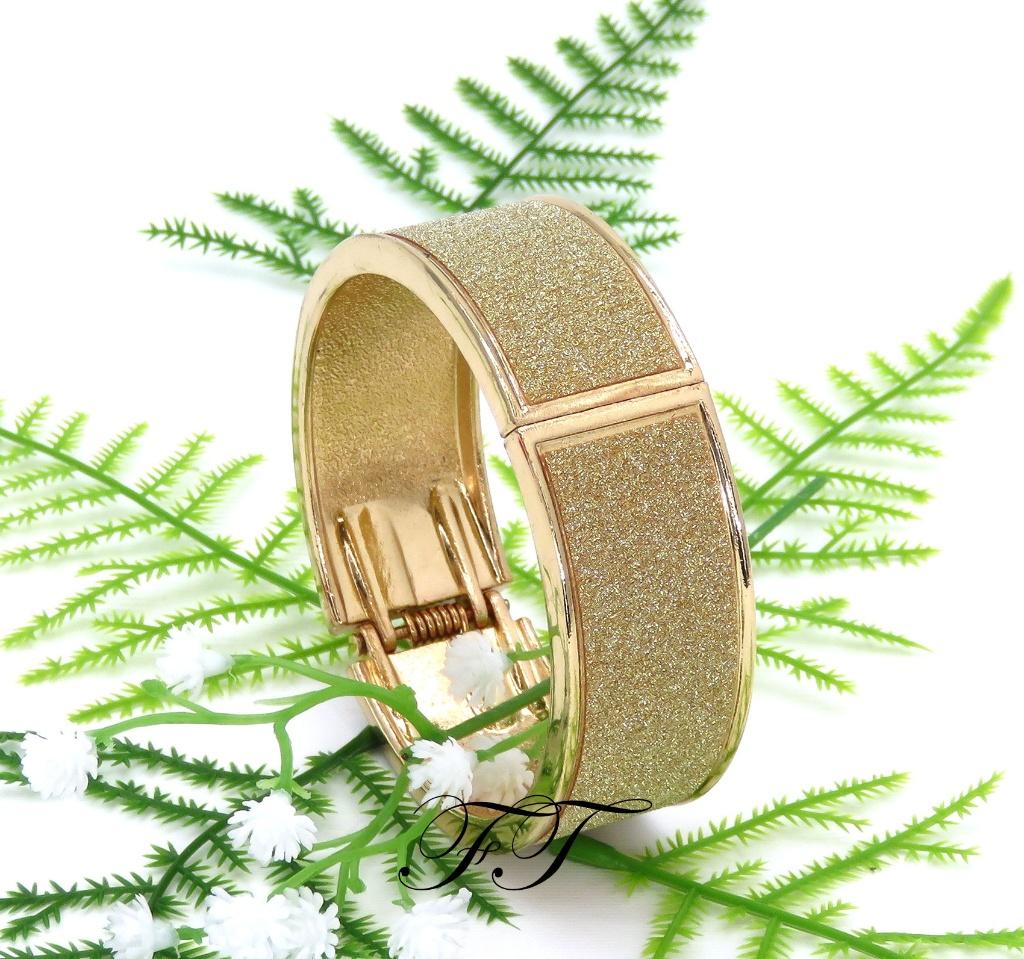 Heel mooie rosé goud slavenarmband met strass steentjes., Overige materialen, Nieuw, Ophalen of Verzenden, Goud