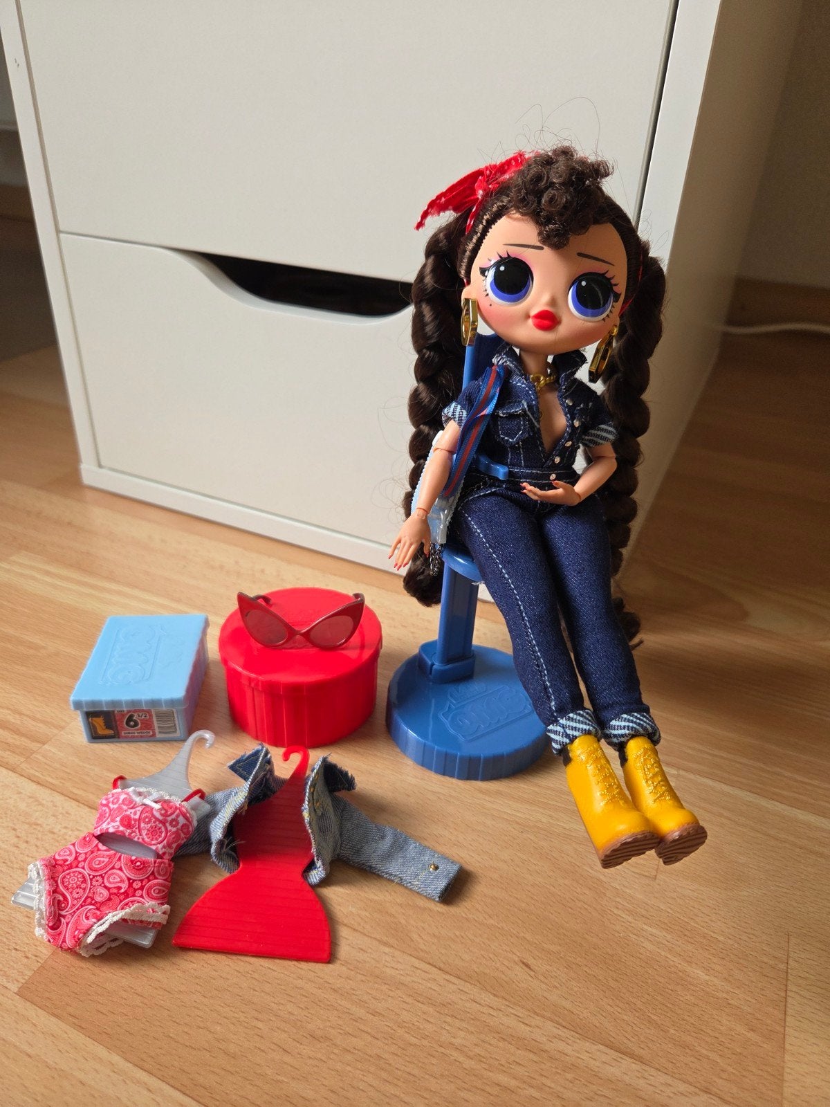L.O.L. Surprise! OMG pop met accessoires, Ophalen of Verzenden, Zo goed als nieuw, Overige typen