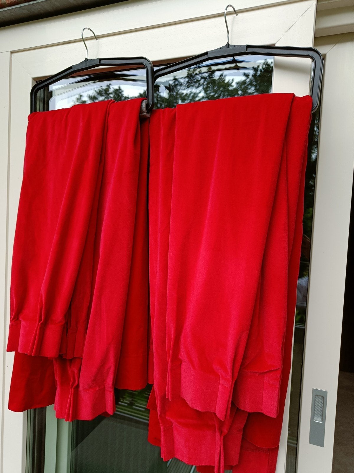 Rode velours overgordijnen Ajax FC Twente 2 ramen, Velours, Dubbele plooi, Zo goed als nieuw, 150 tot 200 cm, Rood