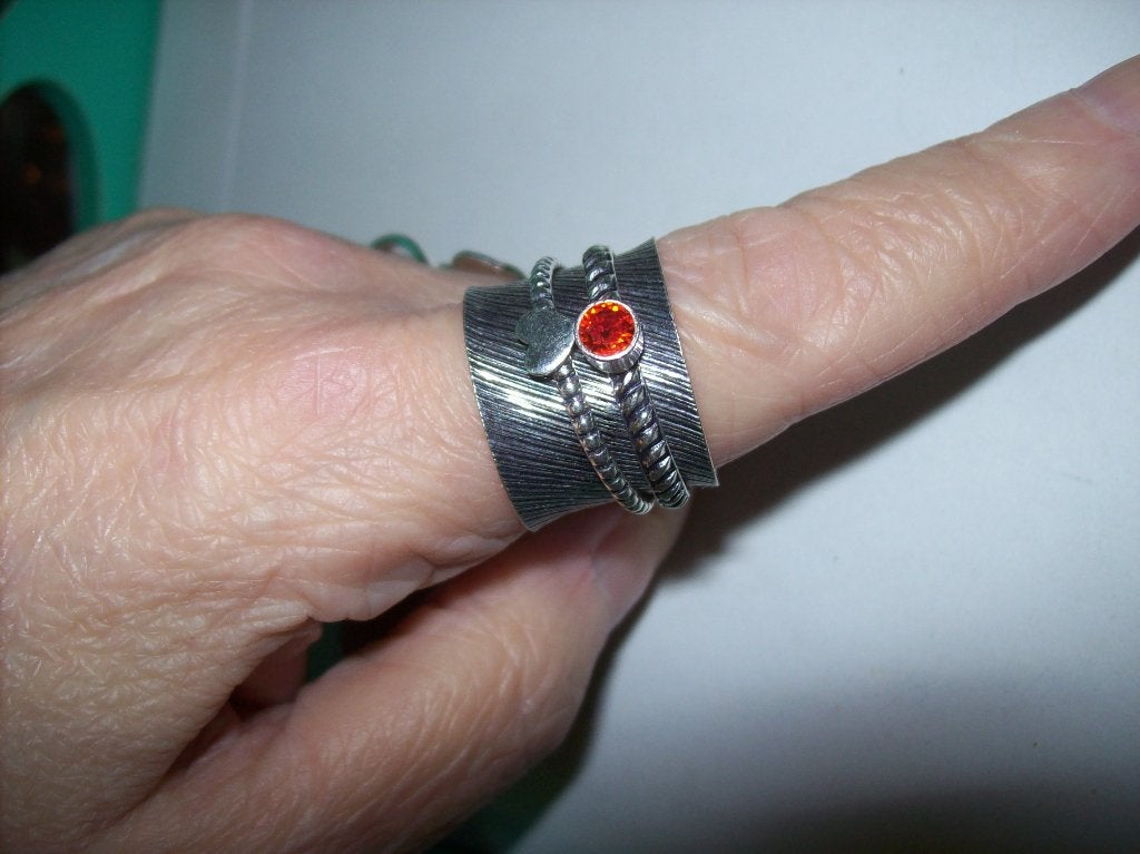 Ring Zilver 925 Rood steentje Hartje Fraai model Maat 19, 19 tot 20, Nieuw, Ophalen of Verzenden, Met edelsteen