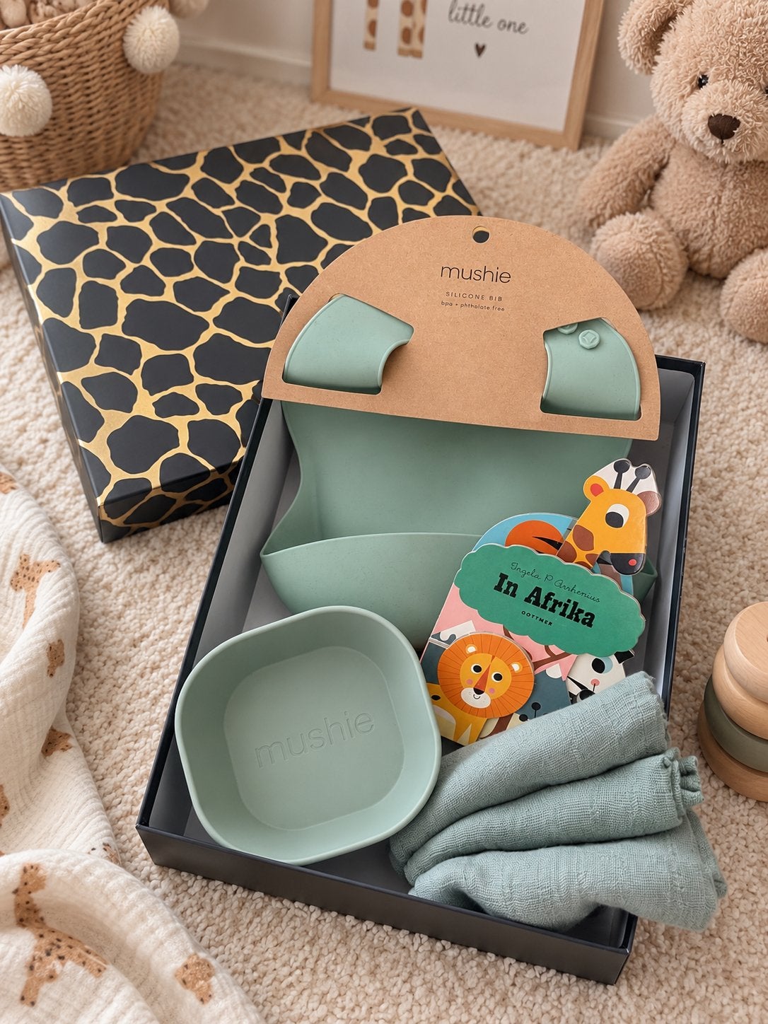 Mushie baby cadeaupakket slab, bord, monddoekjes &boek NIEUW, Ophalen of Verzenden, Nieuw