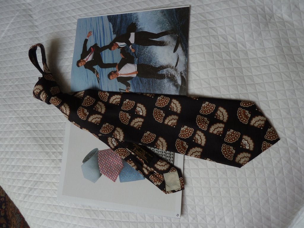 Emilio PUCCI Florence zwart zijden stropdas met schelpmotief, Verzenden, Zwart, Zo goed als nieuw, Met patroon