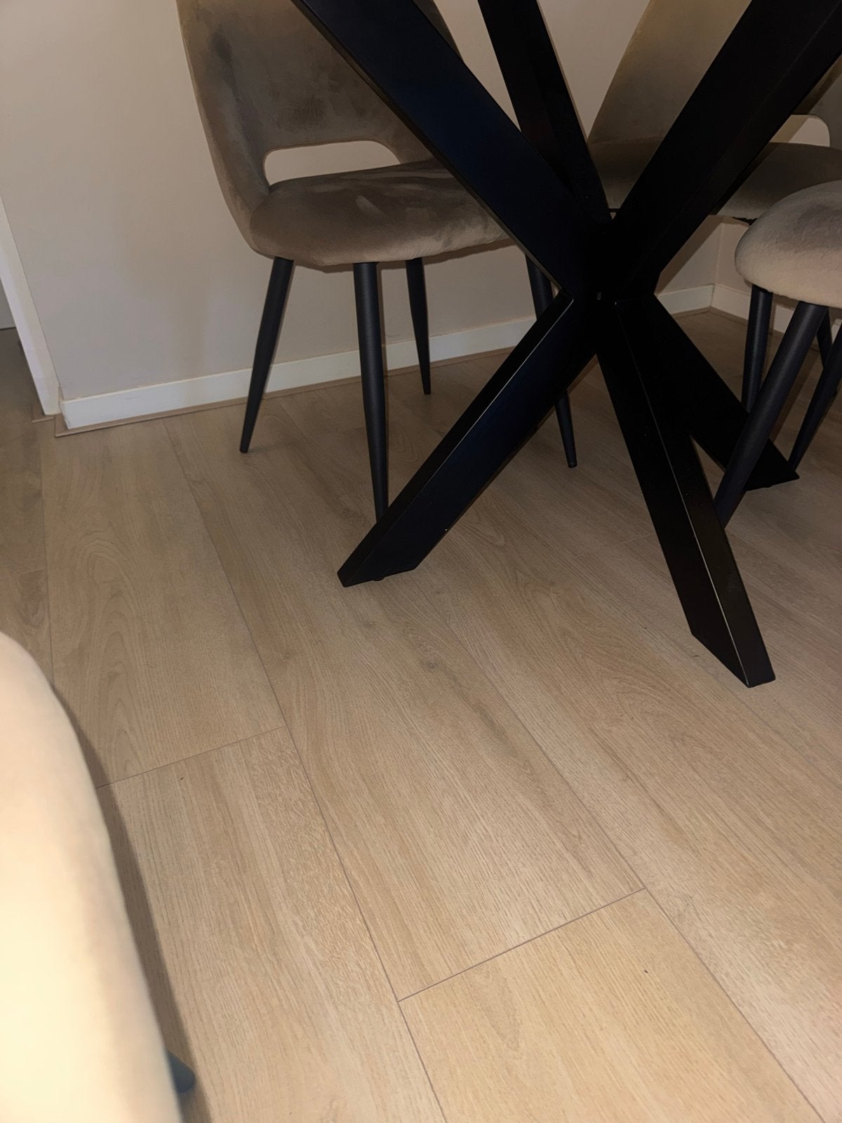 Eettafel met 4 stoelen - Zwart en Beige, Huis en Inrichting, Ophalen, Gebruikt, 100 tot 150 cm, Rond