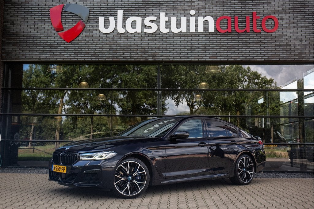 BMW 5 Serie 545e xDrive High Executive M-Sport , Pano, Laser, Auto's, Automaat, Gebruikt, 2000 kg, Bedrijf