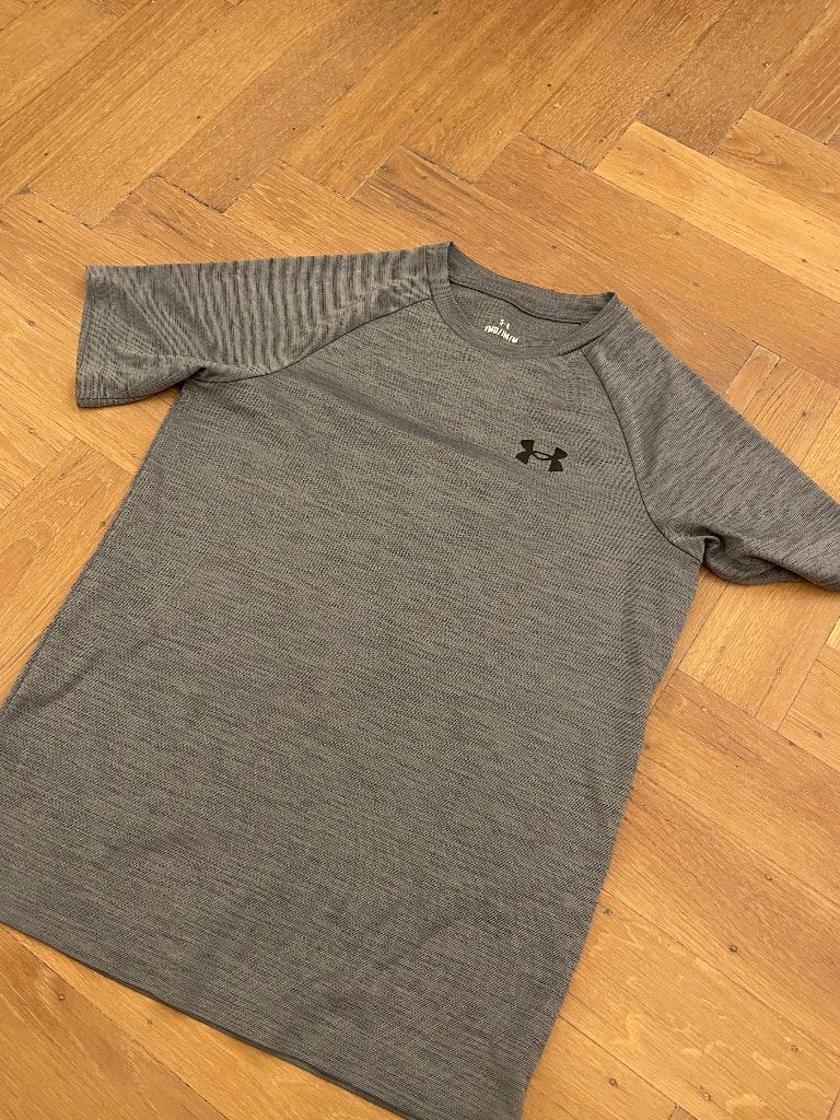 Under Armour sportshirt 146, Kinderen en Baby's, Kinderkleding | Maat 146, Ophalen of Verzenden, Nieuw, Jongen, Sport- of Zwemkleding