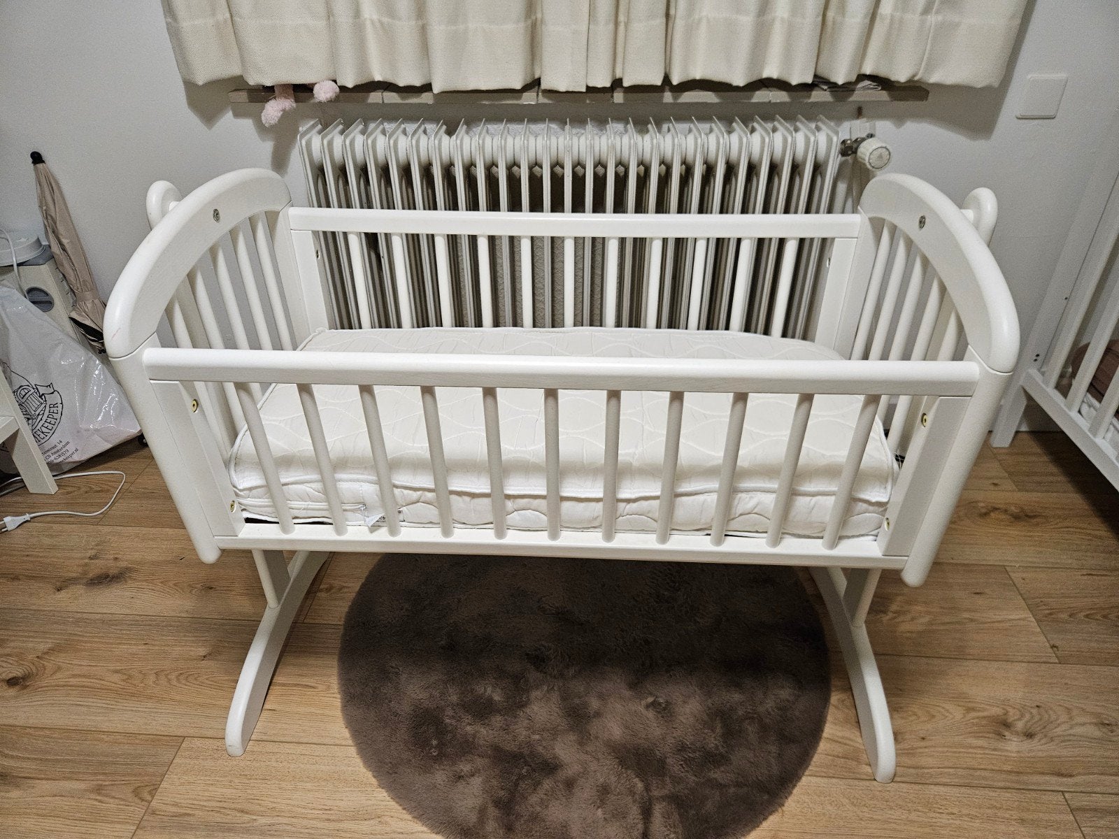 houten schommelwieg met matrass merk Troll. zgan, Kinderen en Baby's, Babywiegjes en Ledikanten, Ophalen, Zo goed als nieuw, Wieg