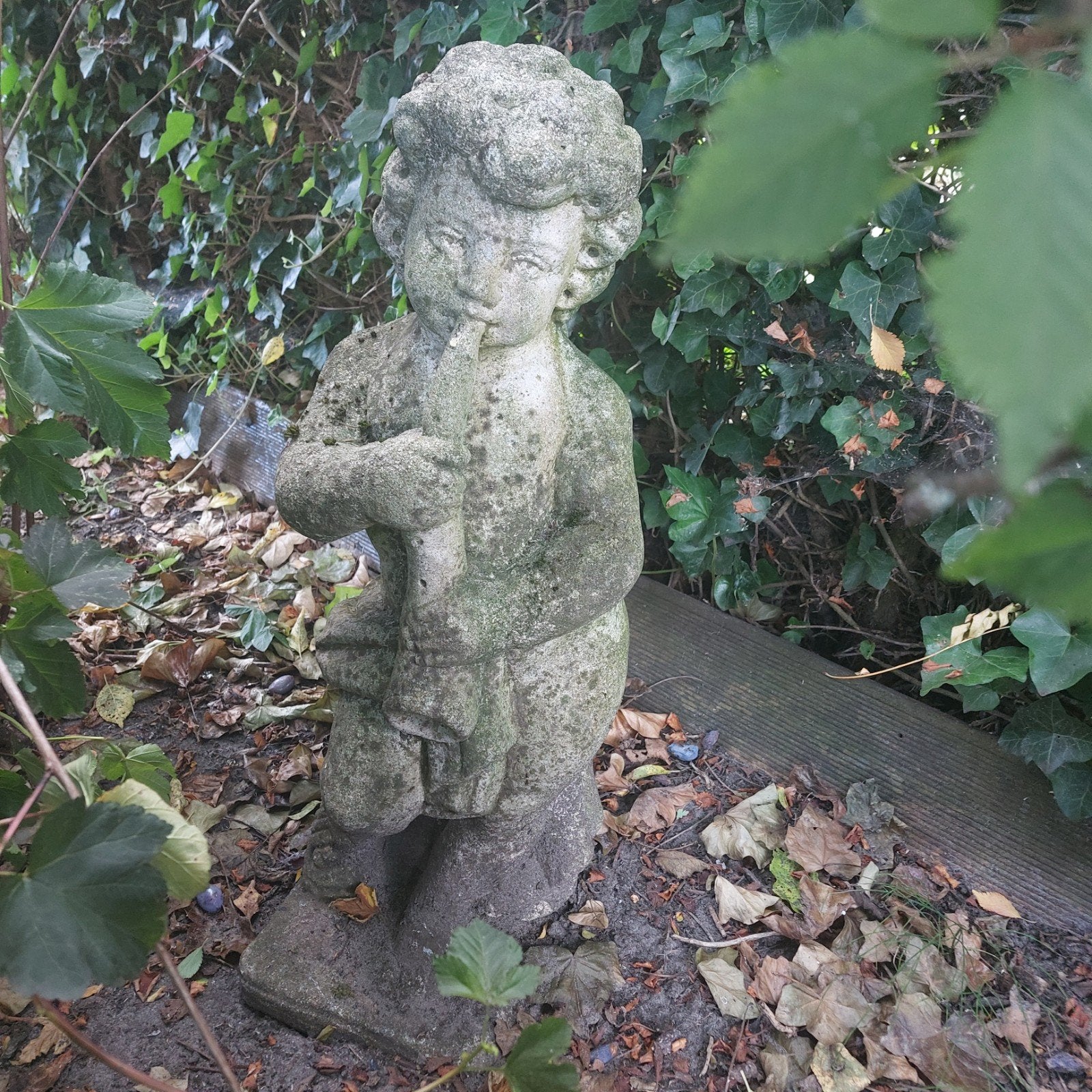 VINTAGE STENEN BEELD JONGEN MET HOORN, Ophalen, Gebruikt, Steen