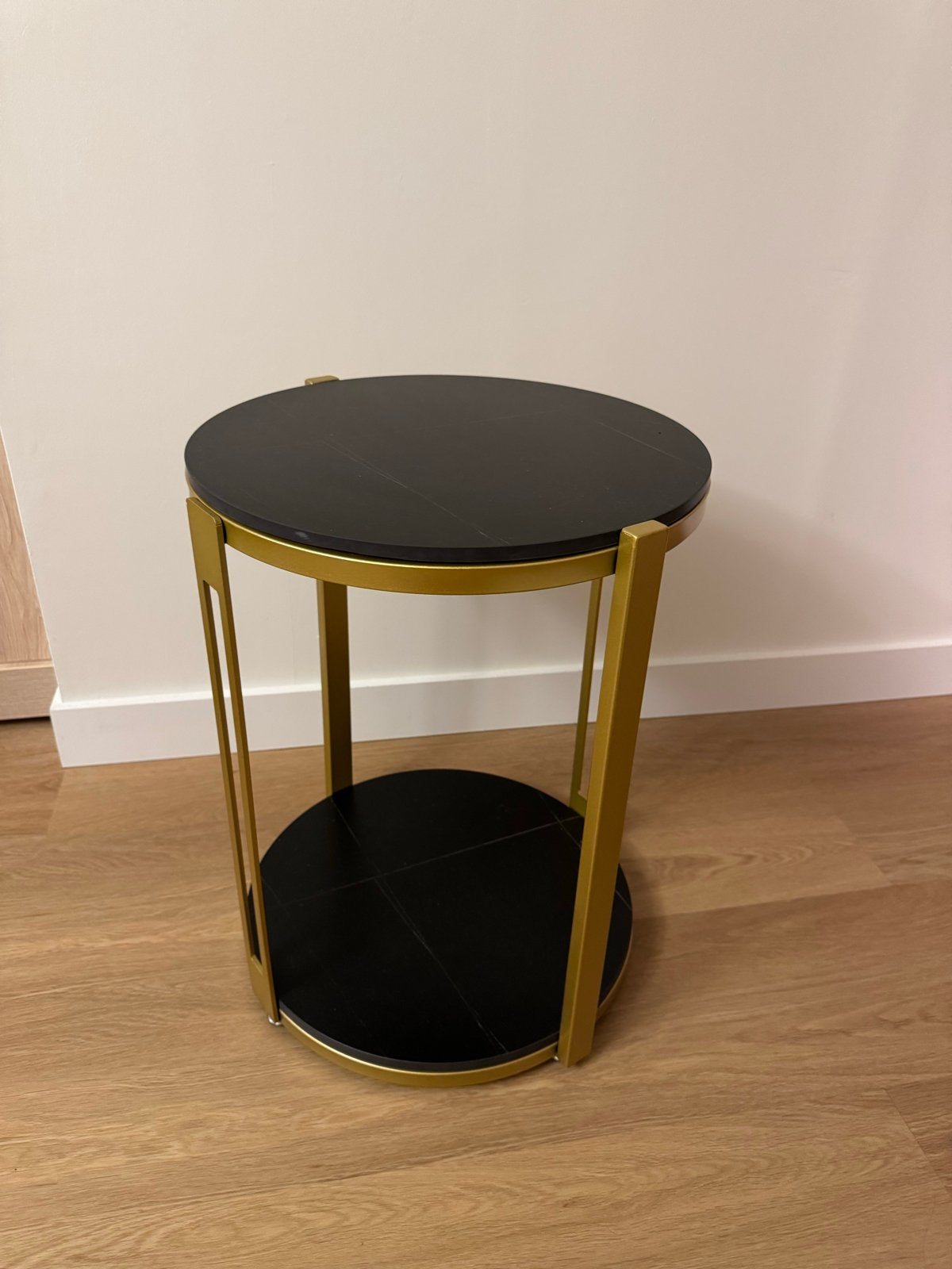 Ronde bijzettafel met gouden frame en zwart blad, 45 tot 60 cm, Minder dan 55 cm, Metaal of Aluminium, Rond