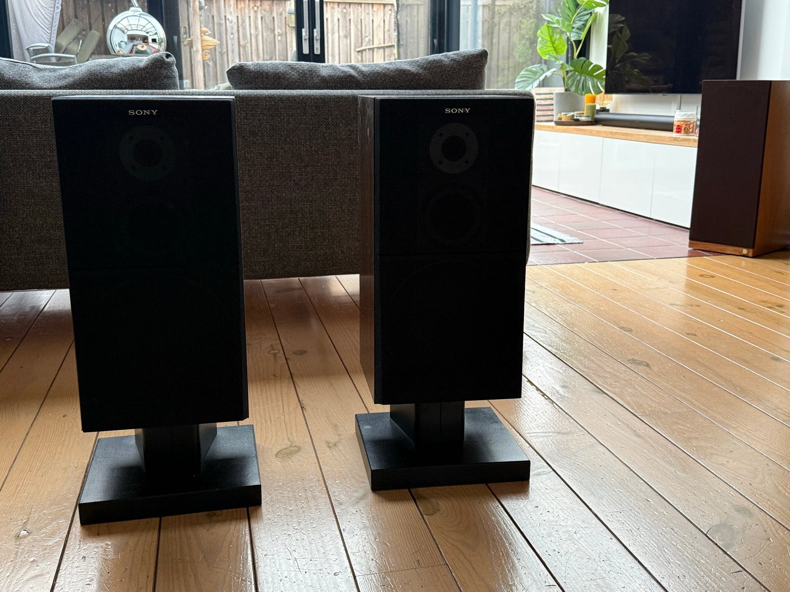 Sony E55 luidsprekers op voet - leuke set!, Audio, Tv en Foto, Luidsprekers, Stereo speakers, Inclusief standaarden, Ophalen of Verzenden