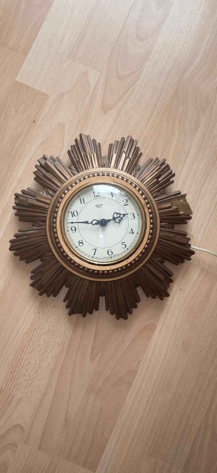 Vintage wandklok met zonnewijzer design, Antiek en Kunst, Ophalen of Verzenden