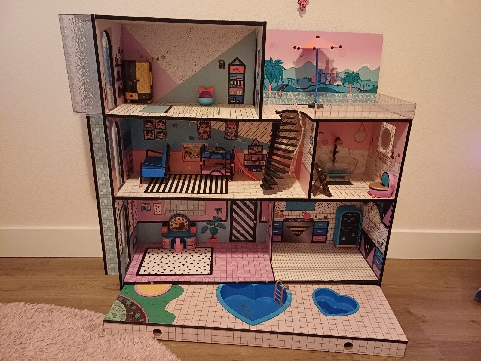 LOL Suprise huis + poppetjes en extra's poppenhuis, Ophalen of Verzenden, Kooi, Minder dan 60 cm